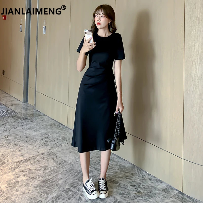 slimming black dress