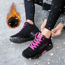 Женские легкие зимние ботинки; повседневные ботильоны; зимние короткие ботинки с ремешками для девушек; модные уличные теплые замшевые кроссовки на меху