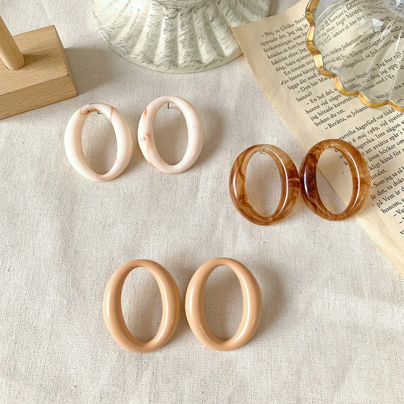 

Korean Version Of The Retro Acrylic Simple Geometric Ring Stud Earrings For Woman&girls Fashion Jewelry Wholesale