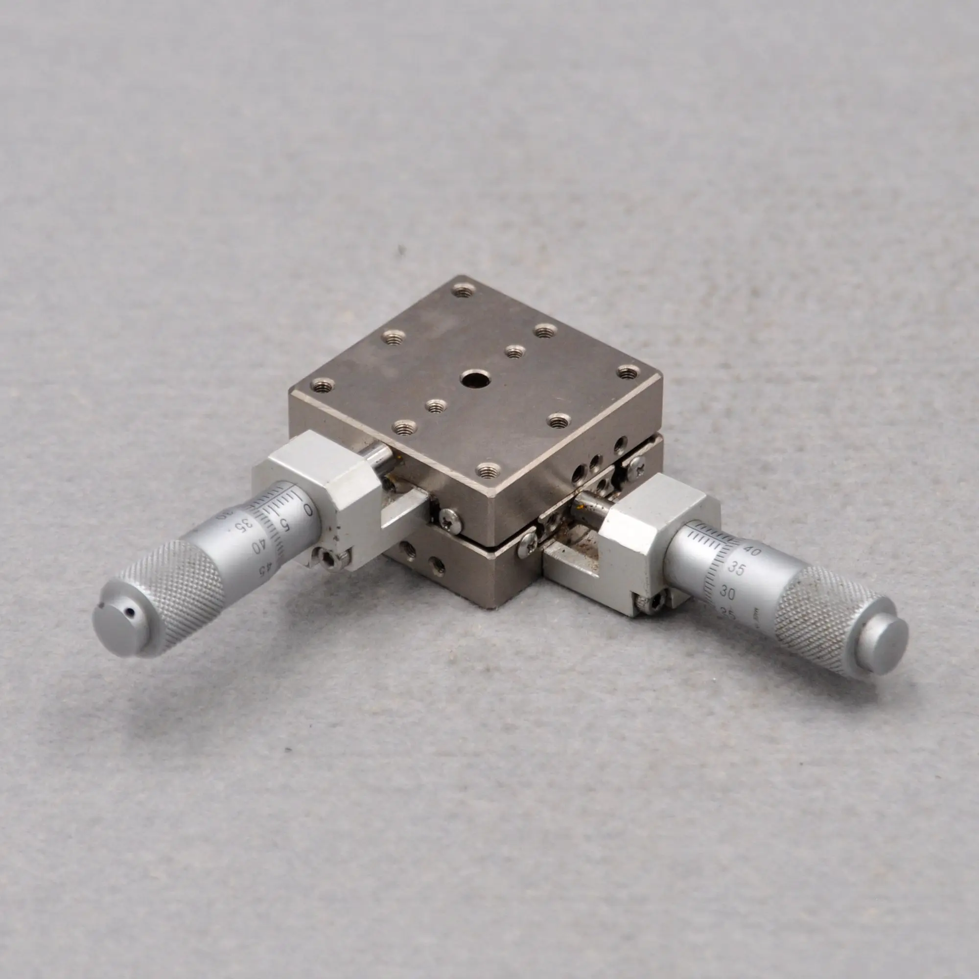 

BSS23-40A Suruga Seiki 2D XY-axis displacement platform micrometer adjustment fine-tuning slide integrated stainless steel