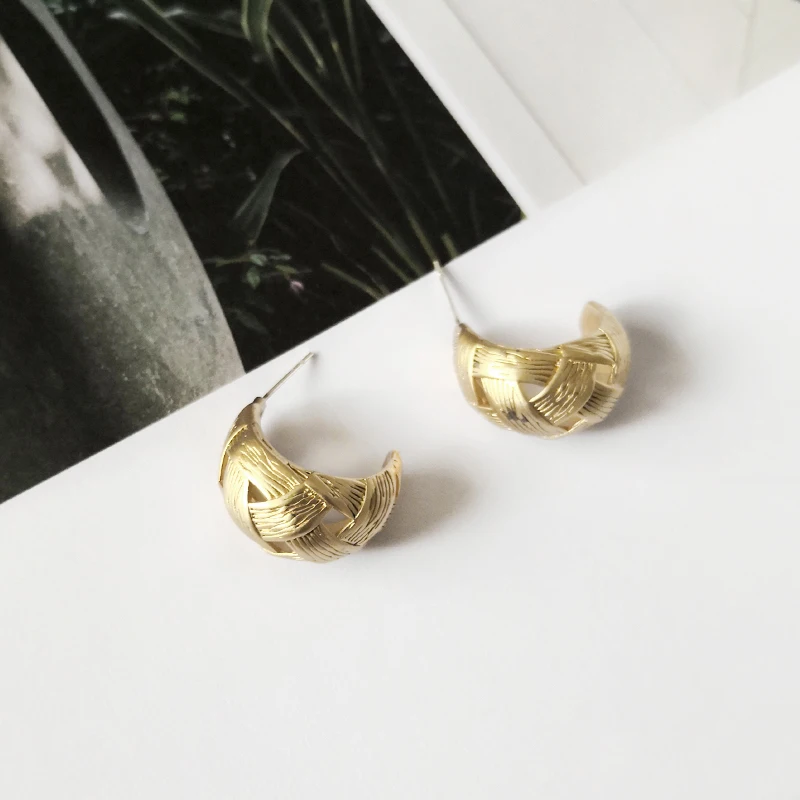 gold GHIDBK минималистичные полые формы C завязанные серьги-кольца ручной работы текстурированные полукруглые серьги-обручи Винтажные серьги Aros ювелирные изделия - Окраска металла: gold