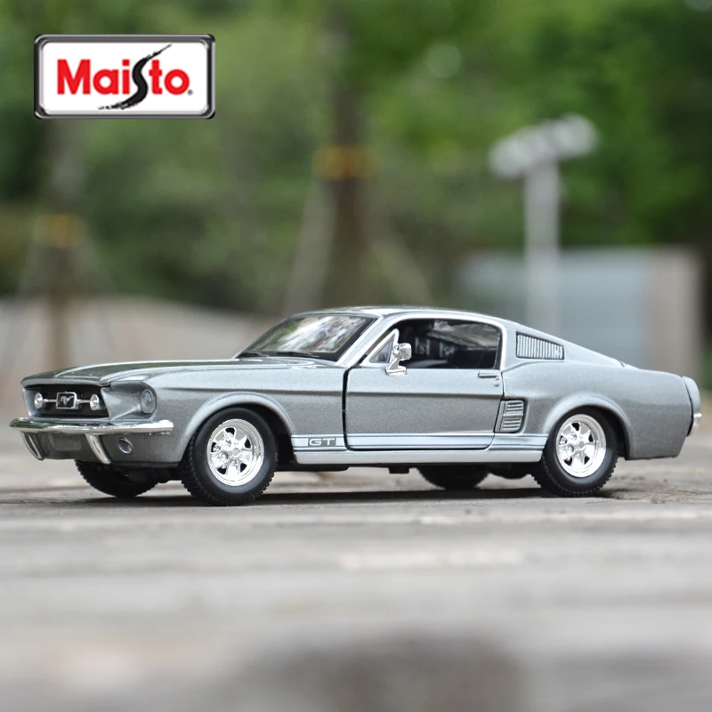 Maisto 1:24 1967 Ford Mustang GT спортивный автомобиль статические литые Автомобили Коллекционная модель автомобиля игрушки maisto 1 12 yamaha yz450f литые под давлением автомобили коллекционные хобби модель мотоцикла игрушки