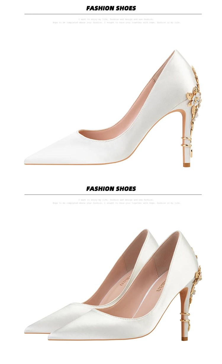 Zapatos de aguja elegantes negros