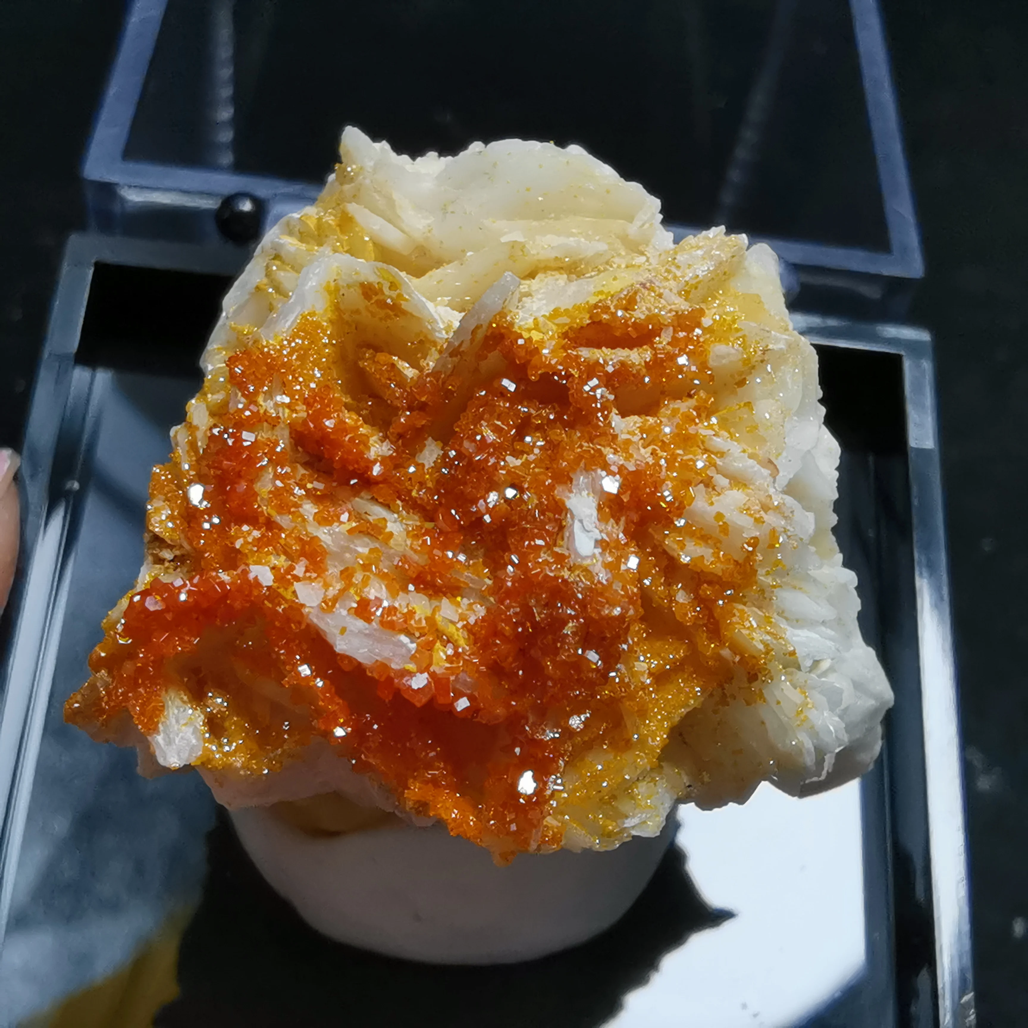 

Fine natural vanadium lead ore white flower barite specimen mineral crystal rock ore mark original stone ornament