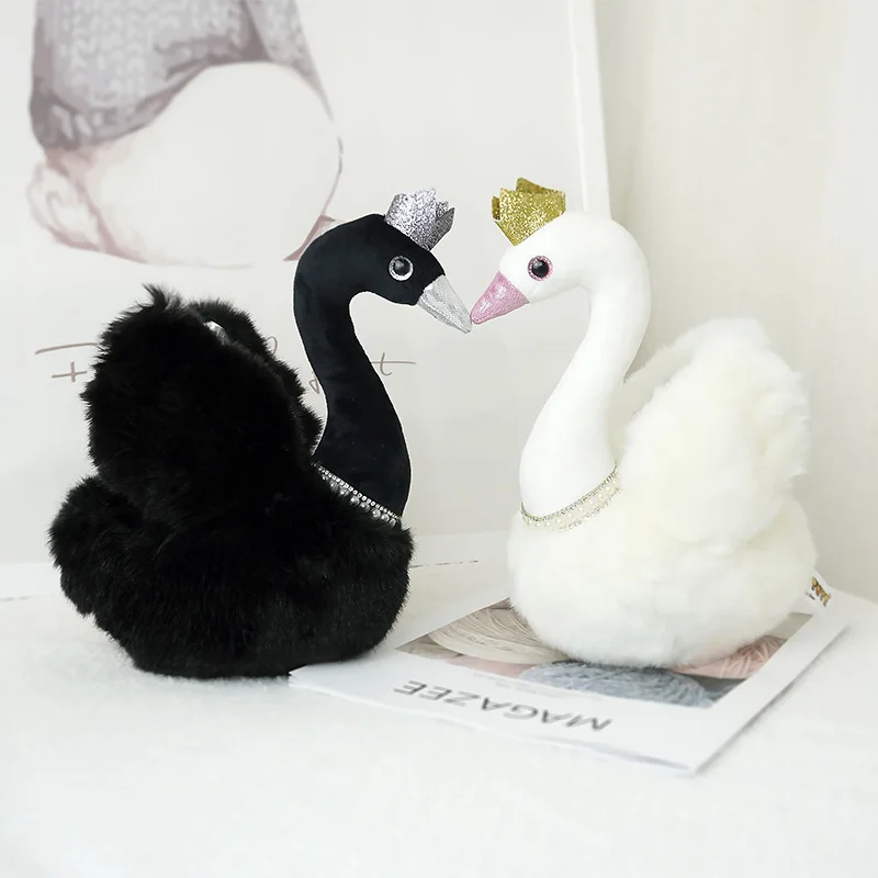 

Princess Crown Black Swan Plush Toy Peal Necklace White Swan Couple Queen Swan Plushie Wedding Decor Dolls for Christmas