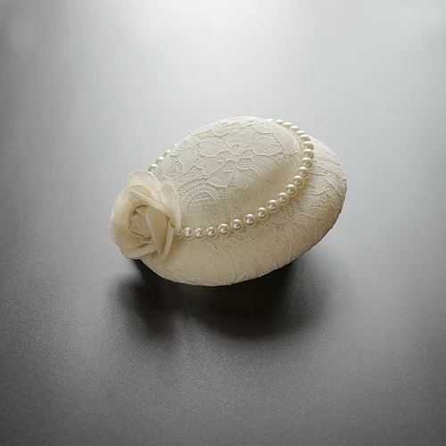 Ivory Lace Британская винтажная мини Свадебная шляпа кружевная атласная шляпка невесты головной убор Белый Черный цветок жемчужная шляпа Федора формальный церковный головной убор - Цвет: Ivory Lace
