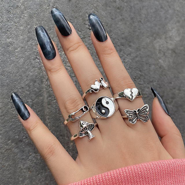 Gothic Heart Ring Set for Women Black Dice Vintage Hip-Hop Silver Plated Retro Rhinestone Charm Butterfly Finger Jewelry