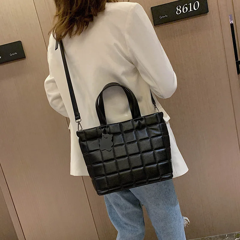 

2019 new ladies simple diamond solid color bucket handbag Joker large capacity shoulder bag