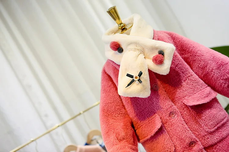 Girls coat autumn and winter models new imitation velvet children's coat in the big boy candy color fishtail top