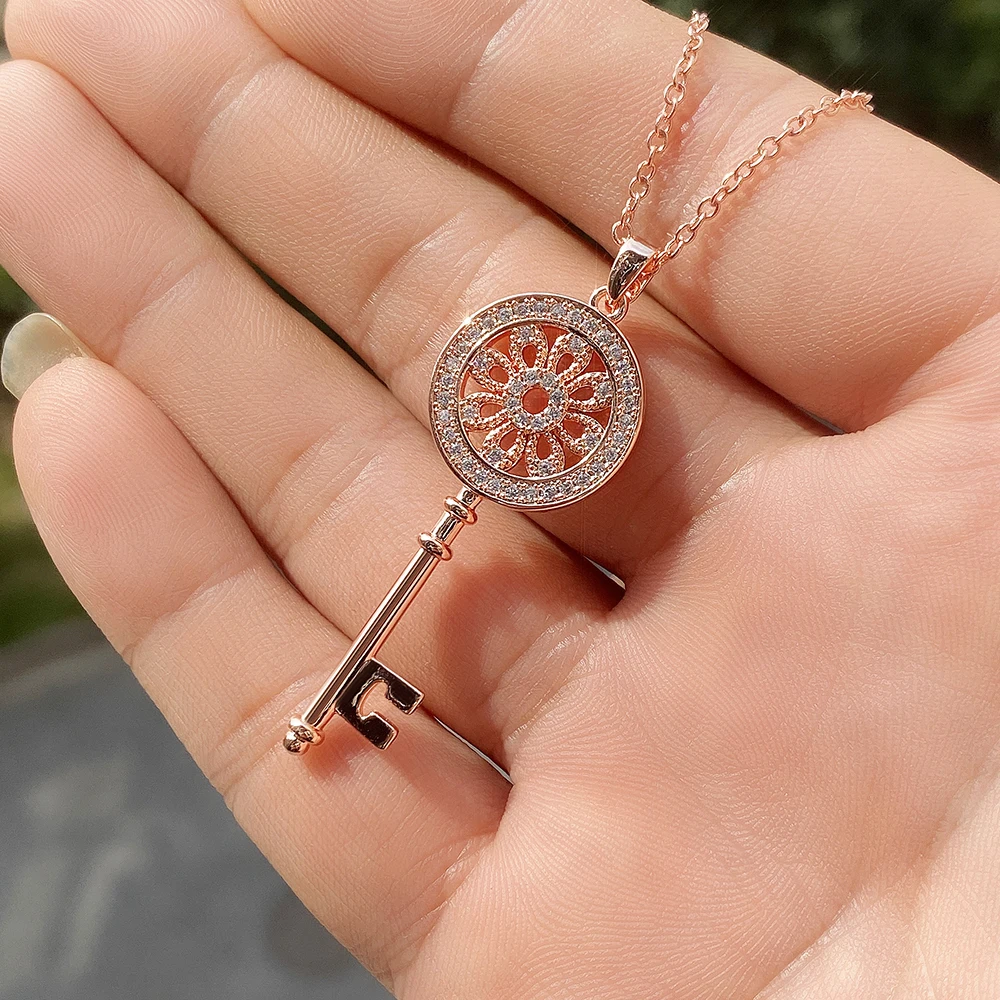 Waliicorners Key Necklace for Women Dazzling Crystal CZ Stone Versatile 15 H32b679f507144818a2f8cca00d8e66b7t