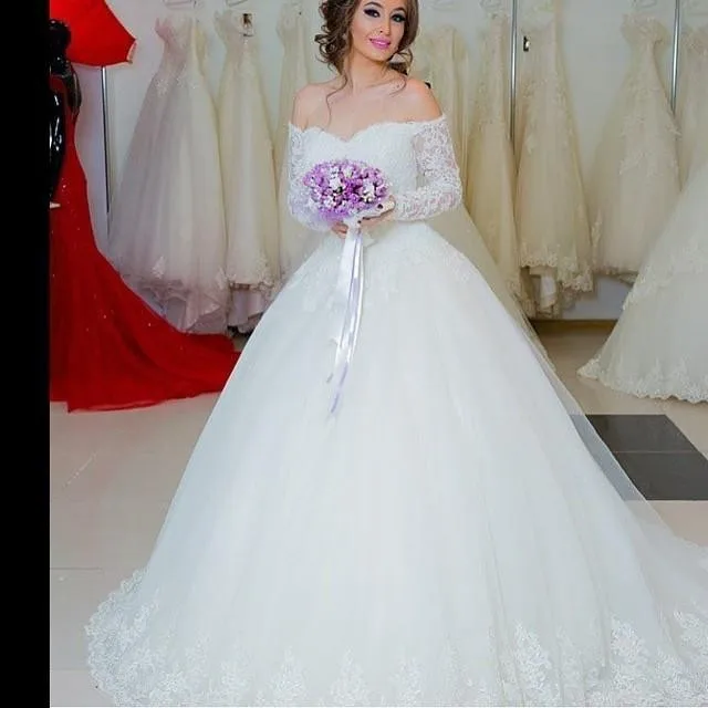 

2015 Romantic Off Shoulder Arabic Long Sleeve Ball Gown Wedding Dress with Sheer Lace Appliques Bridal Gown Vestido De Noiva