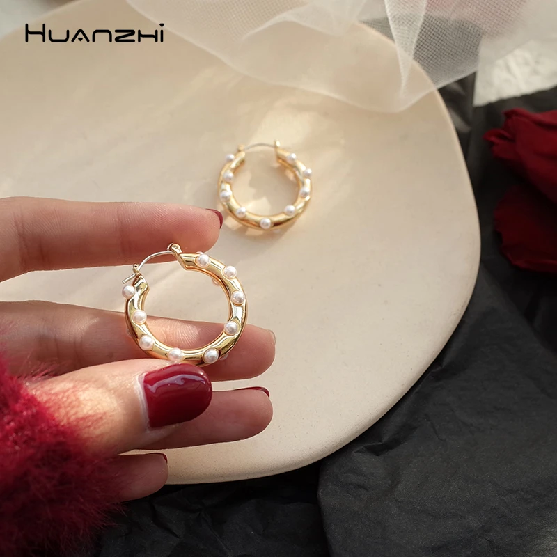 HUANZHI S925 Серебряный контактный корейский геометрический глянцевый матовый золотой металлический жемчуг C форма круг серьги для женщин девушек Вечерние