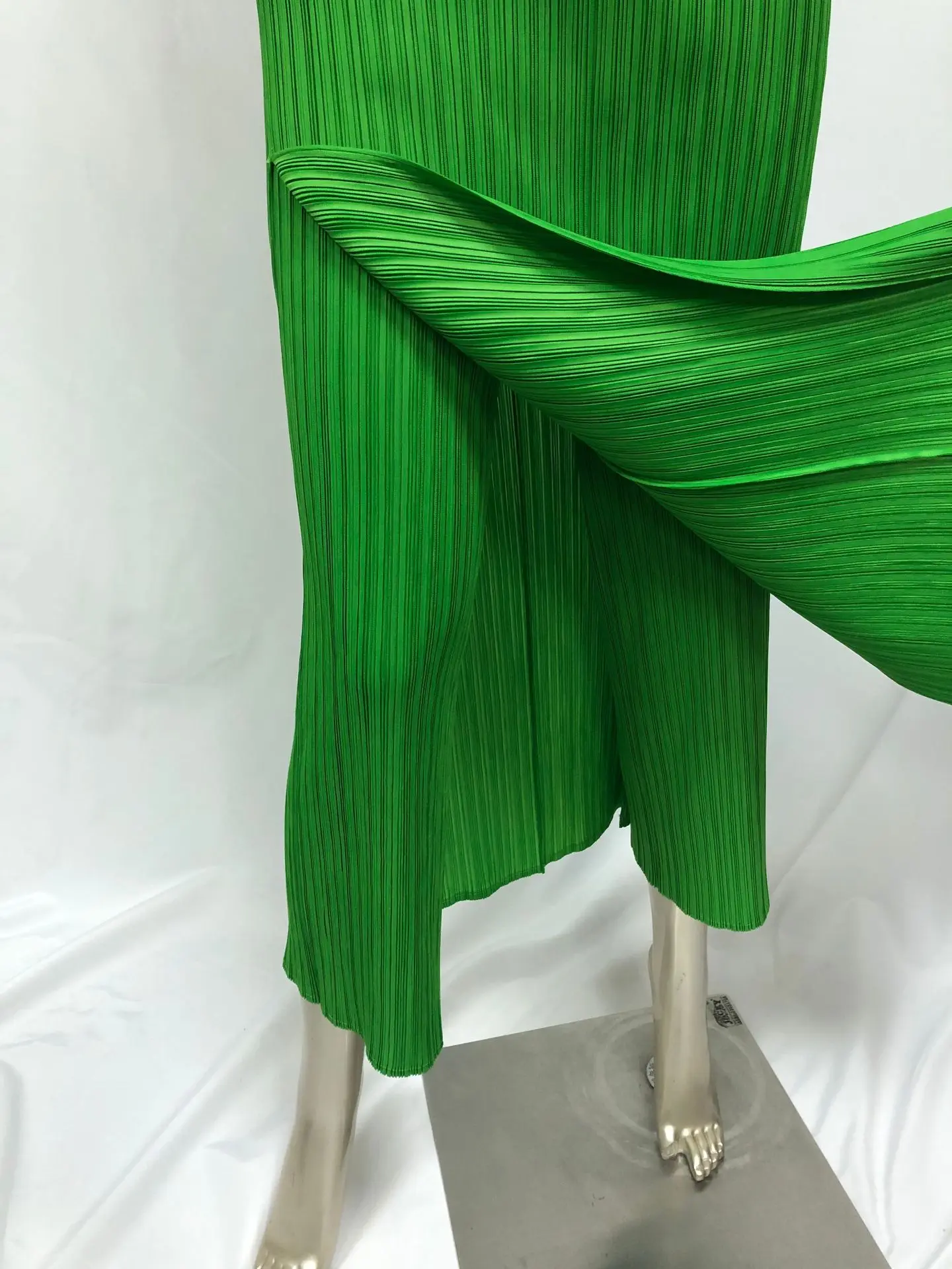 Miyake/плиссированные брюки средней длины; однотонная оригинальная плиссированная юбка-брюки;