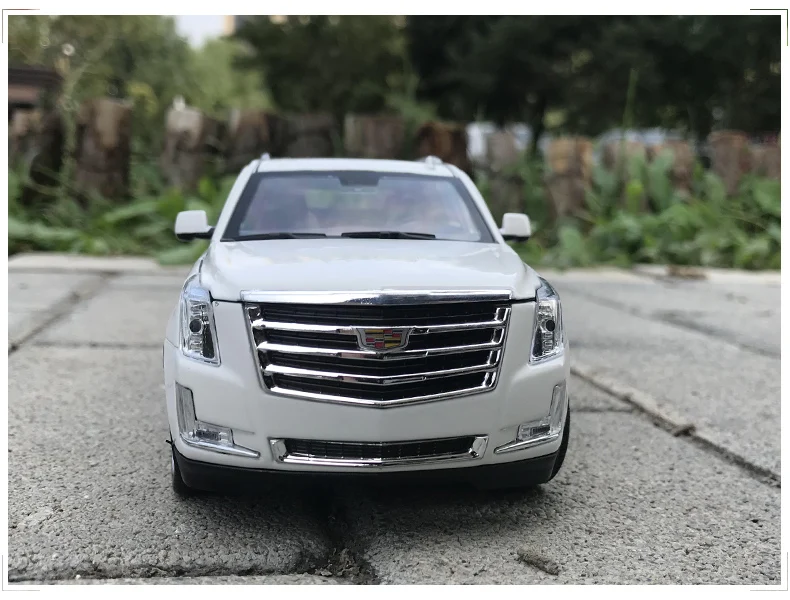 Welly 1:24 Cadillac Escalade внедорожник автомобиль литья под давлением дисплей Металлическая Модель День рождения детская игрушка для детей мальчиков