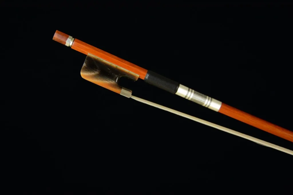 Натуральная фернамбуковый смычок для виолончели идеально подходит для воспроизведения колодка из бычьего рога AAAA