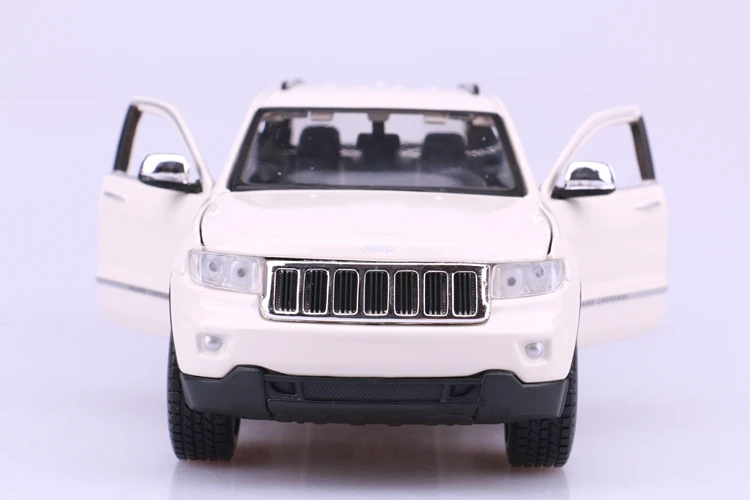 1:24 Высокая литая модель машины Модель JEEP Jeep Grand Cherokee внедорожный автомобиль модель для детей Подарки