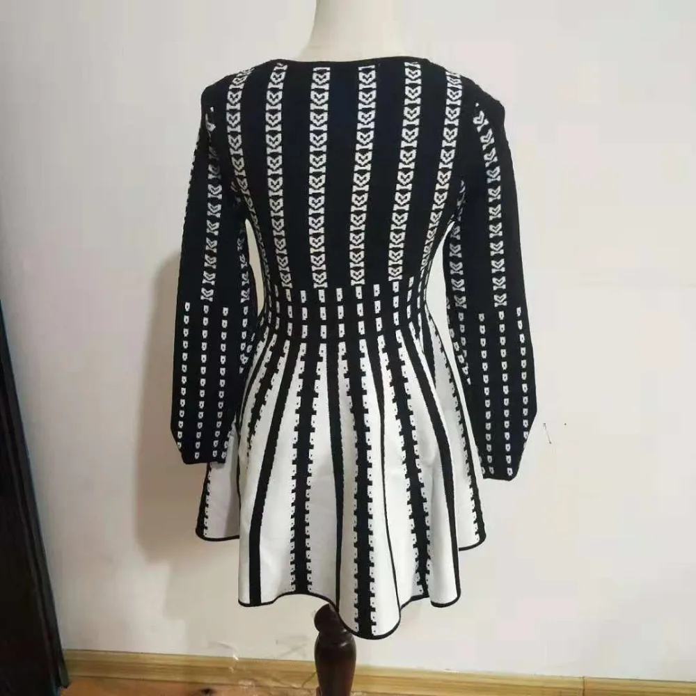 9128115784_286593400