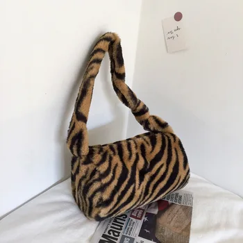 

Fashion Handbag Autumn Shoulder Messenger Bag Lady Plush Cylinder Crossbody Tote Popular Simple Female Daily Bag