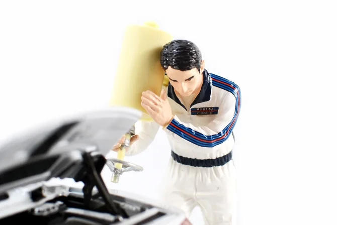 1:18 высокое моделирование Repairman модельный Набор Кукла Бутик Ремонт магазин сцена соответствующие модели автомобиля ремонтник для сплава автомобиля moedel