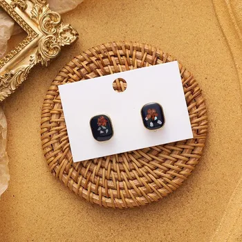

Retro Real Dye Flower Resin Square Stud Earrings for Women Ladies Gold Color Metal Geometric Small Statement Earrings Pendientes