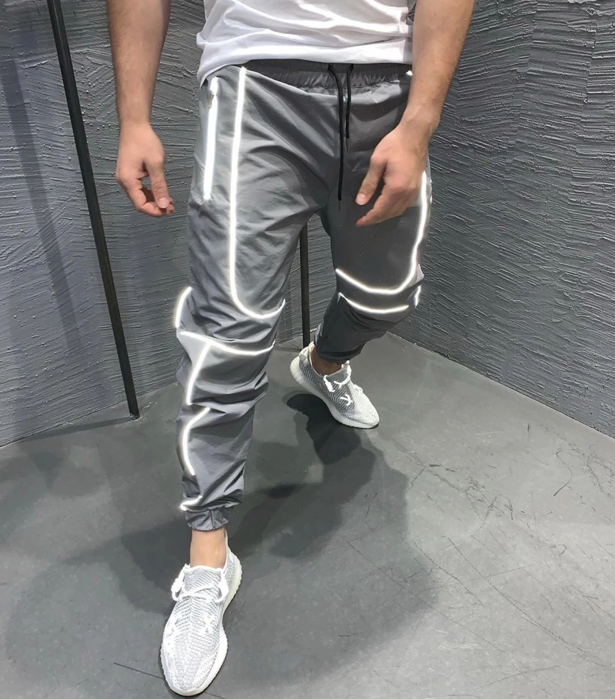 2020 New Men Reflective Stripe Joggers Pants Sports Quick Dry Mens Windbreaker Light Sweatpants Man Streetwear Hip Hop Trousers sports pants for men