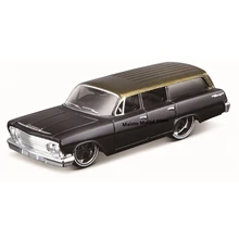 

Maisto 1:64 DESIGN Outlaws 1962 Chevrolet Biscayne Wagon die-cast precision model car Model collection gift