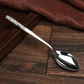 

Spoon, silver spoon, Western food spoon, pure handmade pure silver spoon. The weight is 39G and the purity of silver is 99.9%.