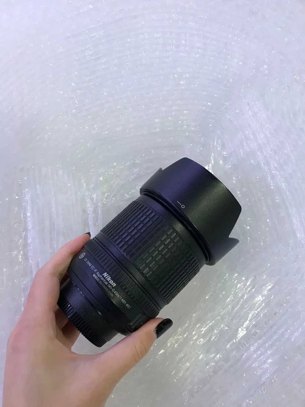 Используется объектив Nikon 18-135 мм f/3,5-5,6G ED-IF AF-S DX Zoom-Nikkor для цифровых зеркальных фотокамер Nikon