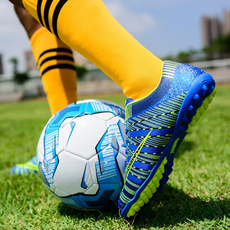 

Men Football Soccer Boots Athletic Boys Soccer Shoes 2019 New Size 33-44 High Top Soccer Cleats Training Football Sneaker Man