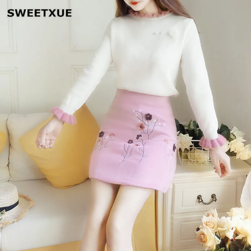 Женский трикотажный комплект из двух предметов свитер и юбка твида с цветочной