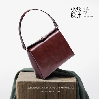 

Original Design Vintage Handbag Wax Leather Elegant Lock Simple Multi-Layer Organ Square Box Bag Simple Small Square Bag