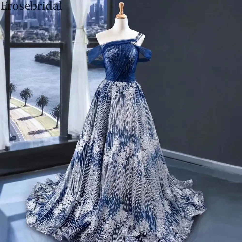 Женское вечернее платье со шлейфом Erosebridal длинное серебристое с блестками и