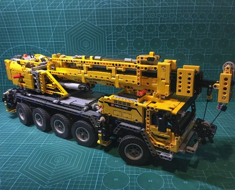 Technic series 20004 Motor Power Mobile Crane Mk II Car Model Building Kits Blocks Bricks Compatible With 42009 gifts