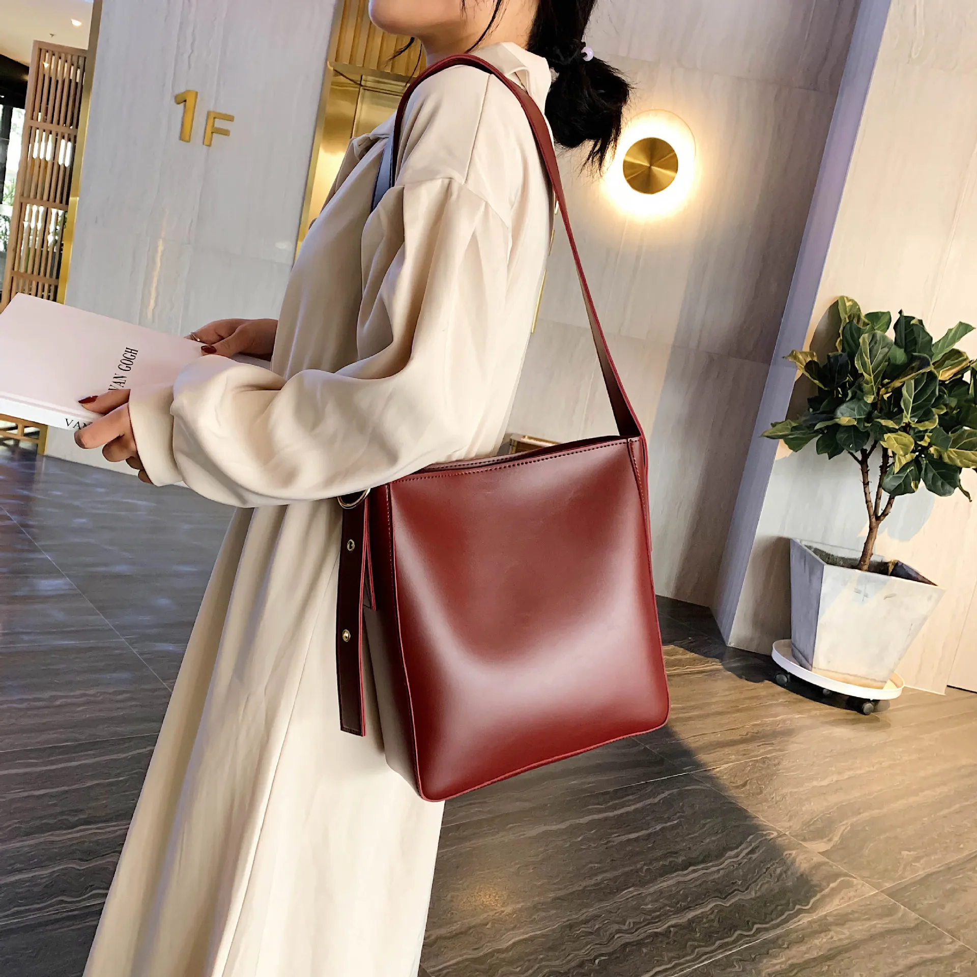 

Hong Kong Style Winter Big Bag Women's 2019 New Style Fashion Korean-style Retro Popular Shoulder Bucket Bag Versatile Shoulder