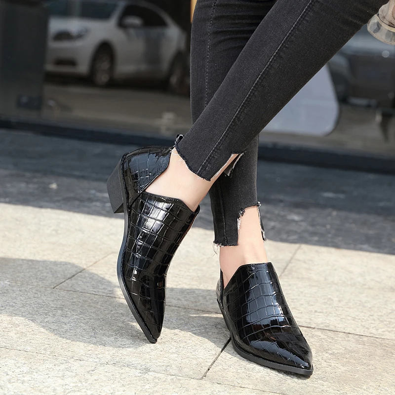 

Woman Chelsea Boots Prints Patent Leather Pointed Toe Shoes Chunky Heels Ankle Boot Fashion Slip on Shoes Zapatos De Mujer Black