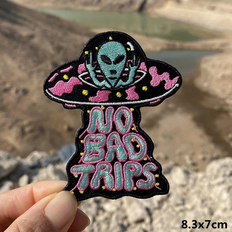 Toppa Ricamata 'Alien UFO Space Gun' - 6,4x7,3 Cm - Da Cucire O Termoadesiva - Ideale Per Giacca Zaino