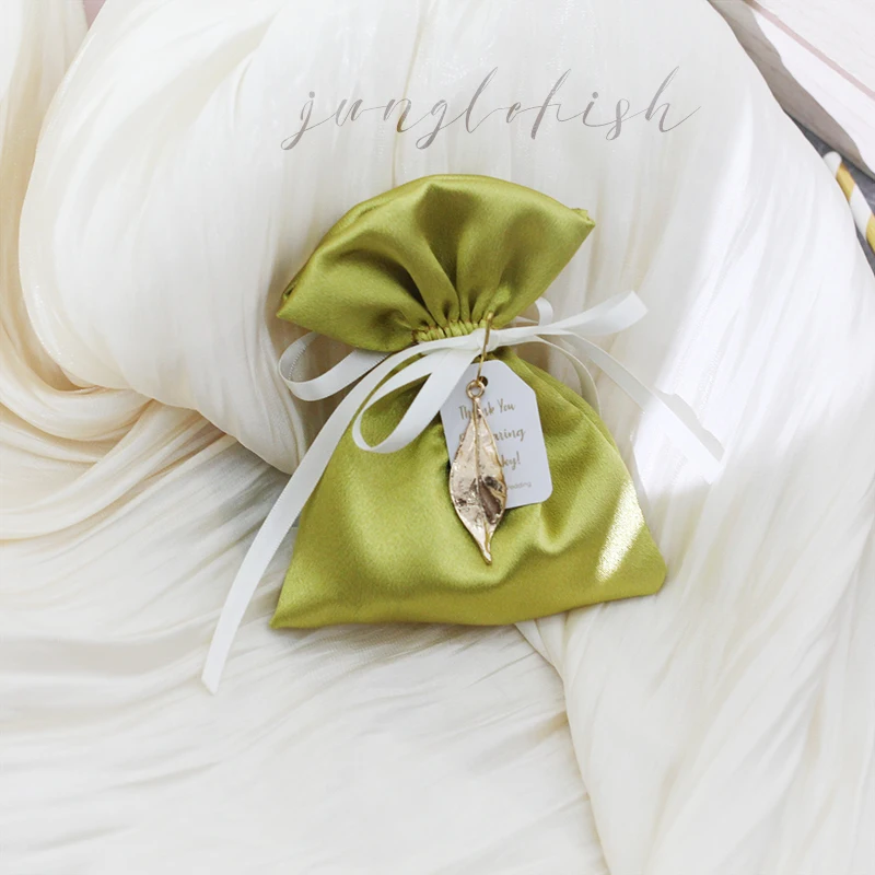 2020 Creative Wedding Candy Boxes Silk Material Gift Cases Favors And Gifts Sugar Containers Packaging Boxes Wedding Souvenirs