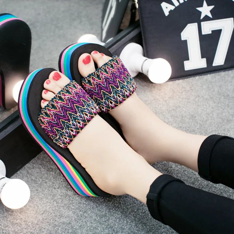 

2020 spring and autumn new slippers trendy fashion wild lightweight comfortable wear-resistant word with sandals