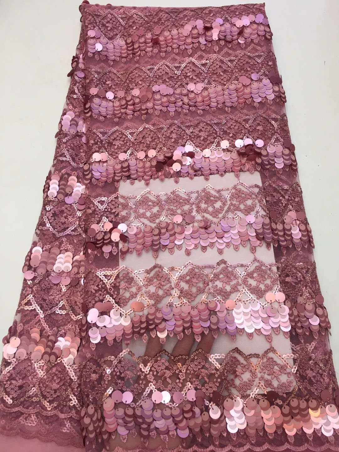 

The latest tulle sequined lace fabric pink lace sequin applique fabric new sequence sequined lace embroidered dress ZX30911