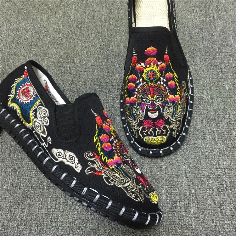 

Old Beijing Cloth Shoes Men's Goat Embroidery Social Person Lively Fella xie bu Flutter Embroidery Concubine Blue And White Porc