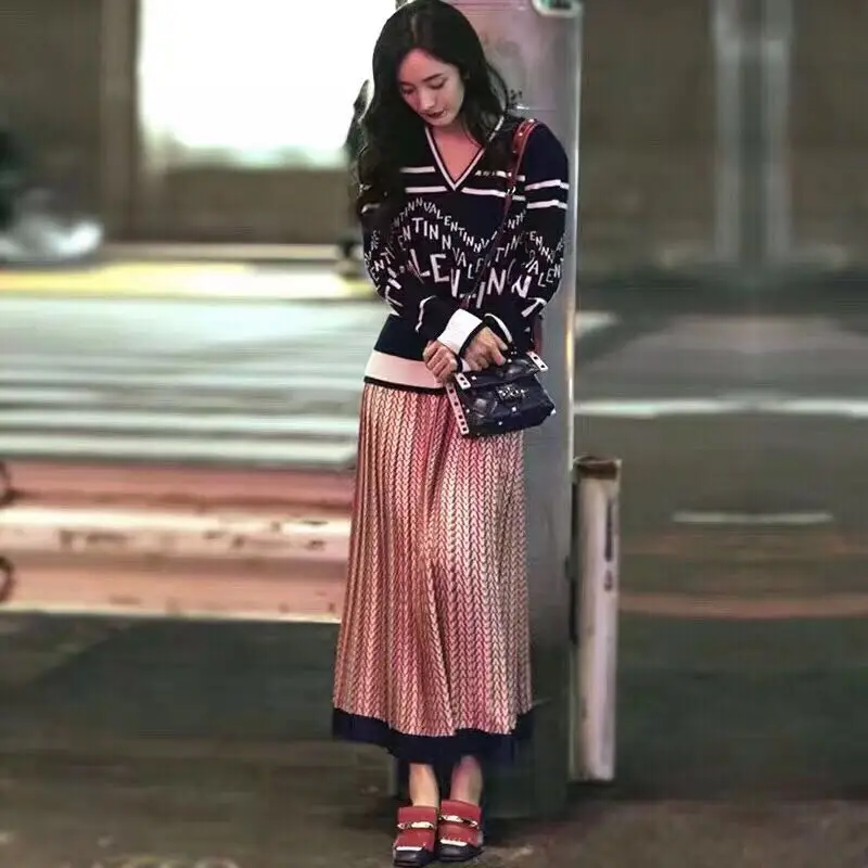 

2019 New Women's 100% Silk Letter Printing Pleated Skirt