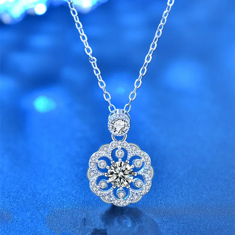 

Original S925 Sterling Silver Necklace Round Pattern Moissanite European and American Ladies Fashion Jewelry Couple Holiday Gift