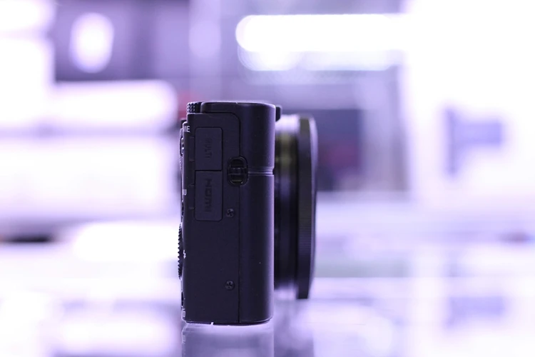 USED Sony RX100 II 20.2 MP Premium Compact Digital Camera w/ 1-inch Sensor MI (Multi-Interface) Shoe and tilt LCD Screen