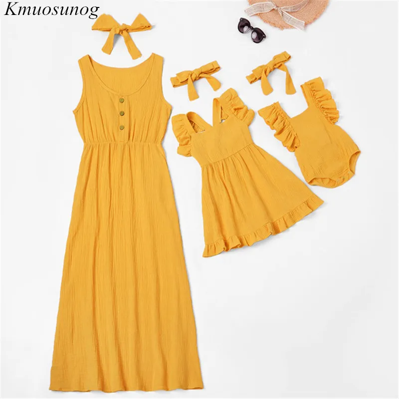 Осенние платья для мамы и дочки; однотонные плиссированные платья на бретелях с рукавами-крылышками для мамы и ребенка; Семейные комплекты; C0518 - Цвет: Yellow