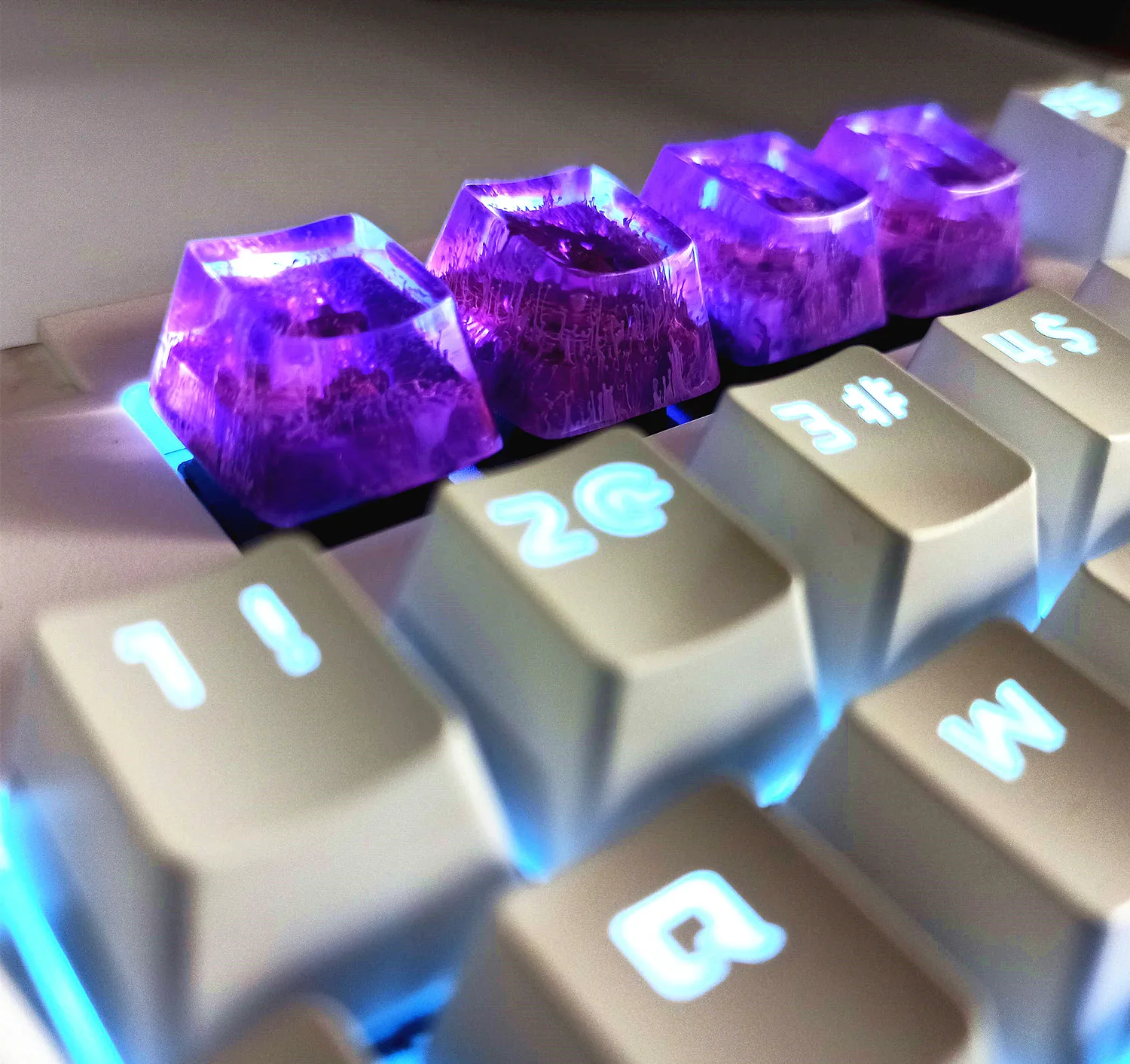 

Purple Keycaps Gaming Accessories Mechanical Keyboard Keycap Personality Design light transmission Resin keycap