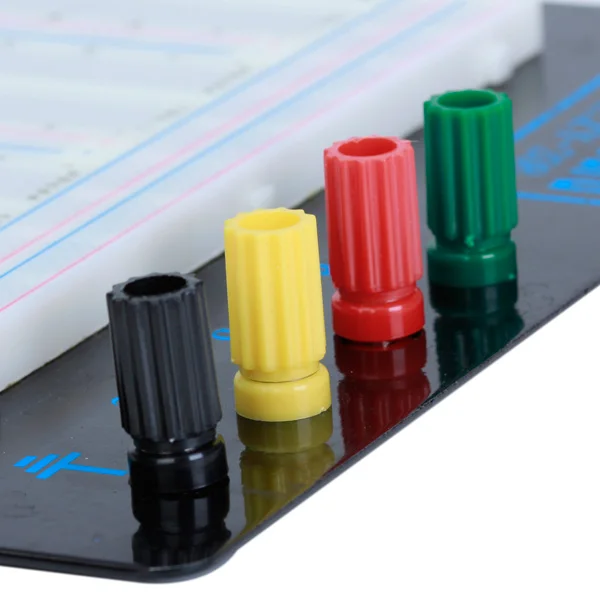 3220 Tiepoint Solderless макетный модуль включает в себя связывающий пост