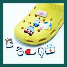 Breloques pour chaussures en PVC 1 pièce, fournitures médicales, jolies pilules en seringue, stéthoscope, boucle de chaussure, décoration Jibz, cadeaux de noël pour enfants 