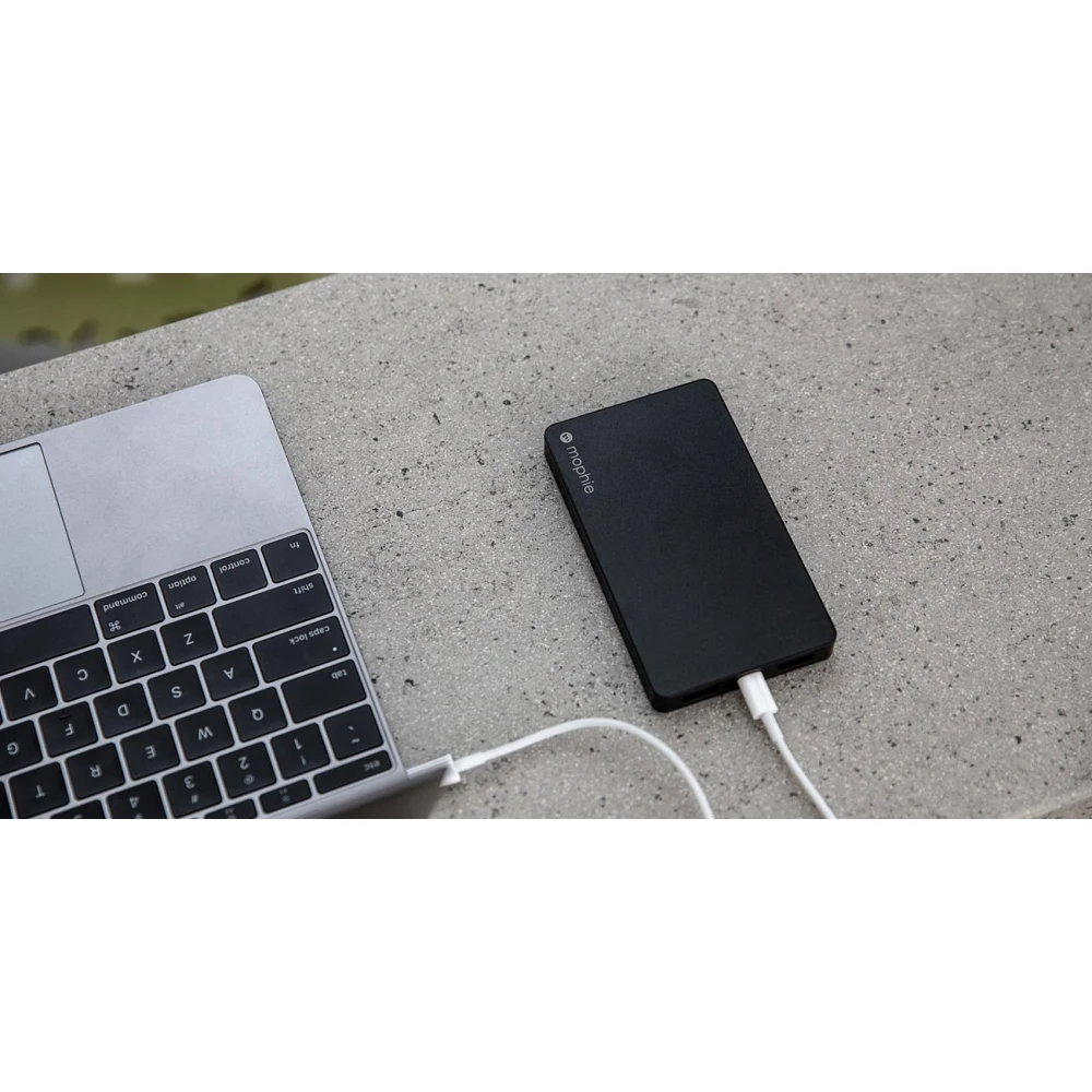 External Portable battery Mophie Powerstation. Port Lightning charging battery. Capacity 5000 mAh