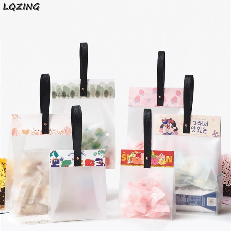 

Frosted Plastic Cookies Packaging Bag Birthday Wedding Gift Candy Bags for Guests Packing Dessert Macaron Handbag With Sticker
