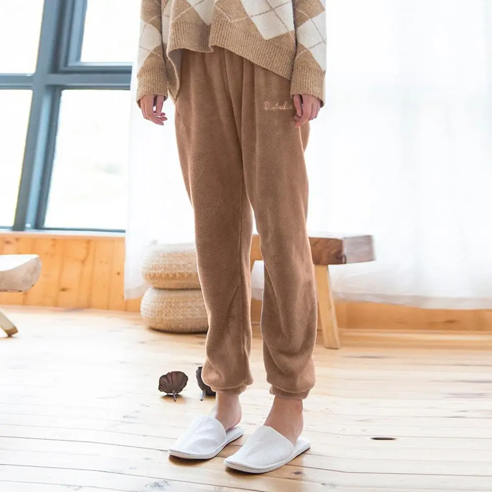 Новая стильная зимняя одежда женские шаровары мягкие сохраняющие тепло домашние Пижамные брюки коралловый флис свободные ленивые брюки буквы вышивка& C - Цвет: C